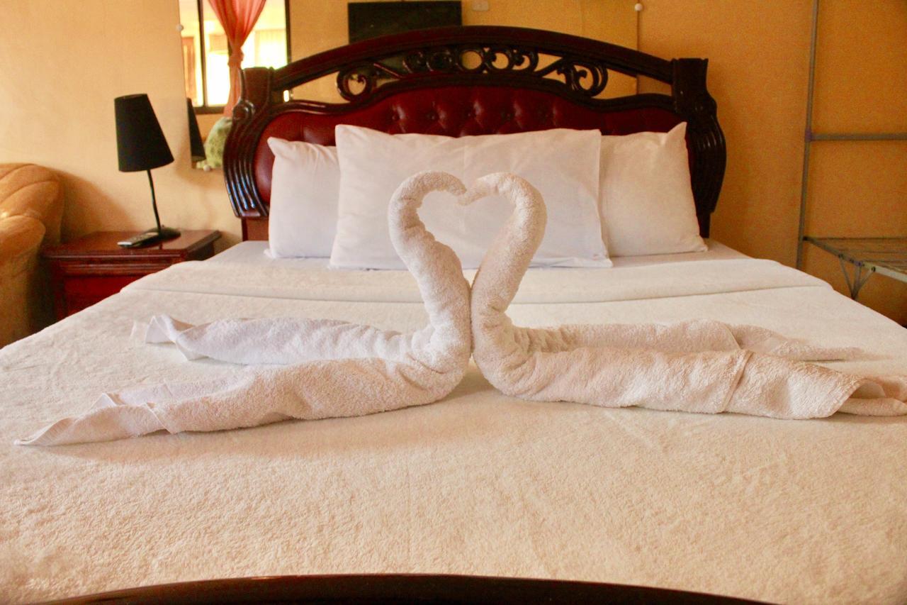 Bella Beach Resort Batangas Lian Ngoại thất bức ảnh